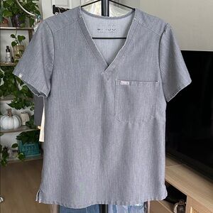 Women’s Figs Catarina One-Pocket Scrub Top. Size Small. Distressed gray color.